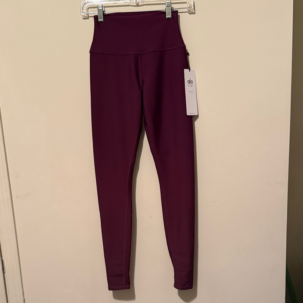 ALO Yoga HW Airlift Full Leggings in Black Plum